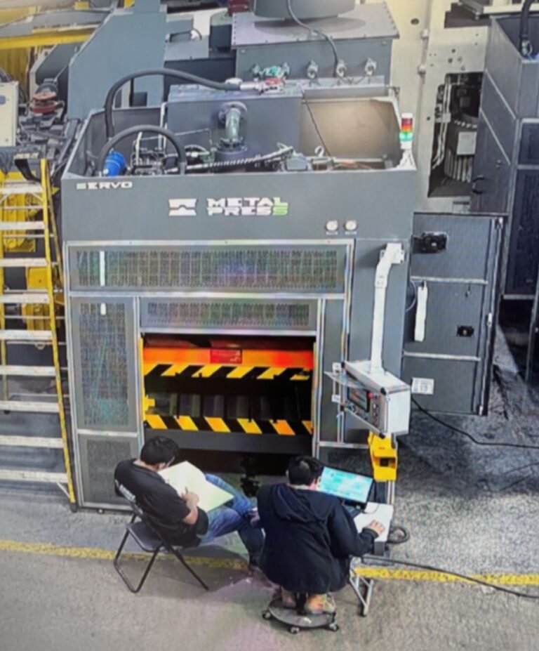 4 post servo hydraulic press manufacturing