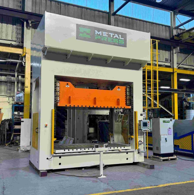 MetalPress-MHS-SV SERIES STRAIGHT SIDED SERVO HYDRAULIC PRESS 200 Ton-Assembly 04