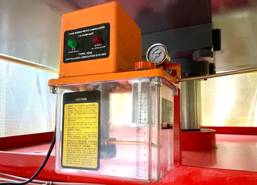 Automatic-Tie-Bar-Lubrication-trim press - 4 post hydraulic press