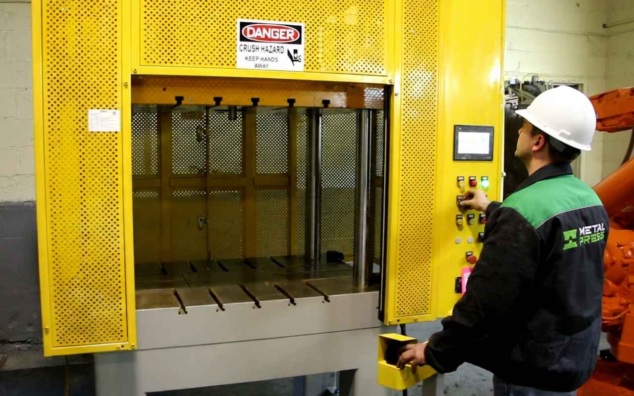 MetalPress - 35 ton trim press 4 post hydraulic press - precommissioning - 01
