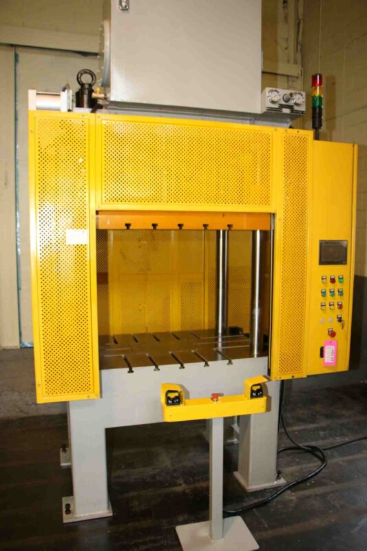 MetalPress - Trim Press - 4 Post Hydraulic Press - assembly 03