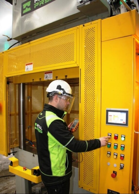 MetalPress Machinery - 4post hydraulic press - test and commissioning - high quality stamoing press provider in north america