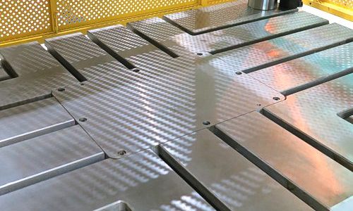 MetalPress-Plug-Plate-4 post hydraulic press - trim press